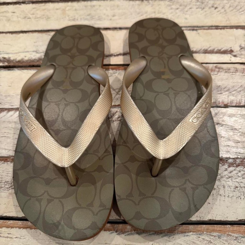 Coach Signature C Monogram Flip Flops Champagne Gold Metallic Sandals Womens
